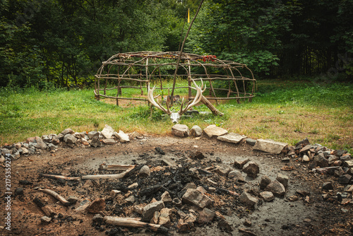 Construction of a sweat lodge in front of which there is a ceremonial hearth with an altar with a majestic deer skull