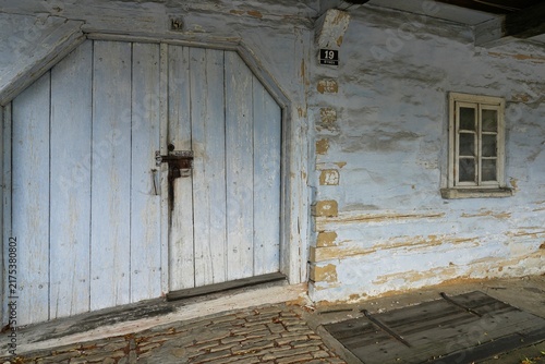 Cuadro en lienzo Lanckorona is a village in Lesser Poland that has become a tourist attraction for the well-preserved 19th century wooden houses in its center