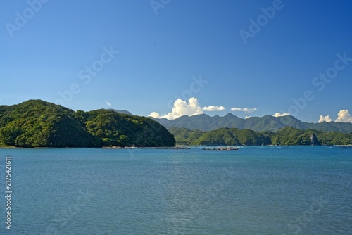 天気の良い日の海と空