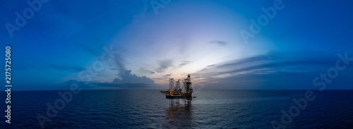 Obraz na płótnie Offshore drilling rig (panoramic view) - jack up and offshore platform during su