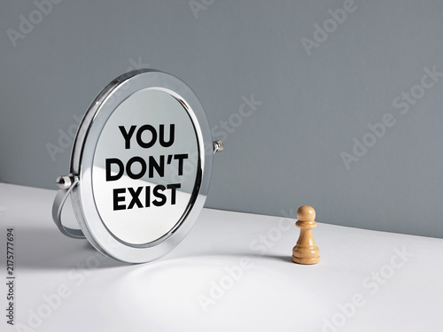 Принти на полотні Mirror reflecting you don't exist to a chess pawn