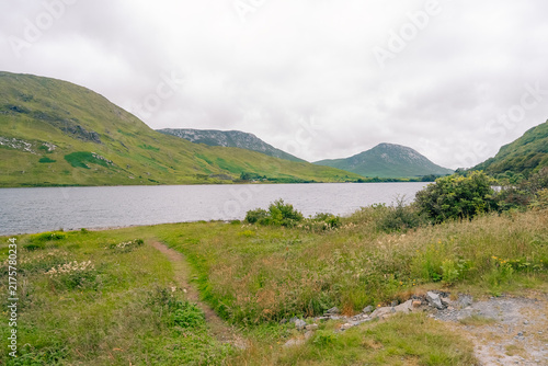 Konstfotografi Twelve Bens mountain range, a rugged chain of peaks rising above the scenic Connemara landscape in western Ireland - County Galway, Ireland - 31 August 2026