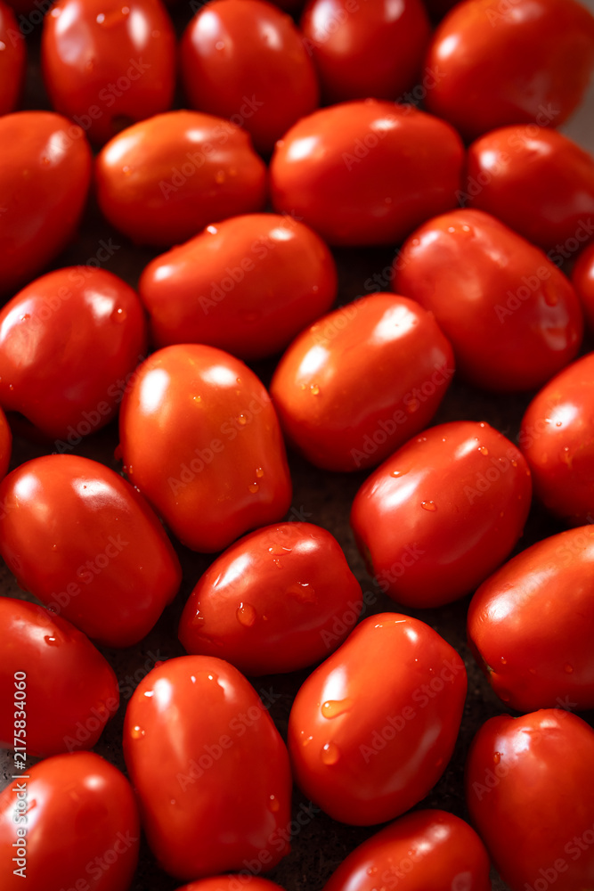 Naklejka premium Fresh red tomatoes as background