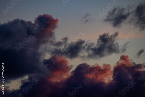 Foto Dramatic clouds illuminated by warm colors during sunset