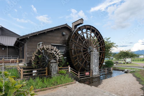 Cuadro en lienzo 「道の駅 あそ望の郷くぎの」の水車小屋