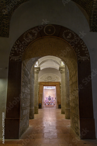 Фотография Painted archway with laurel wreaths leading to the crypt chapel of Esztergom Bas