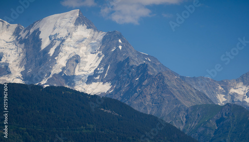 Fotografie Snowy peak of Montblanc mountain
