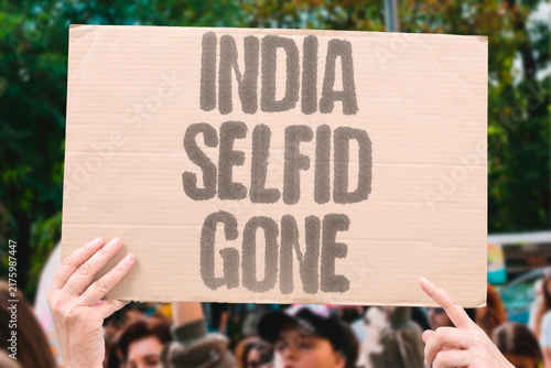 Cuadro en lienzo "India selfID gone" Transgender identification right revoked