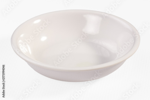 Foto Empty white ceramic bowl on simple background