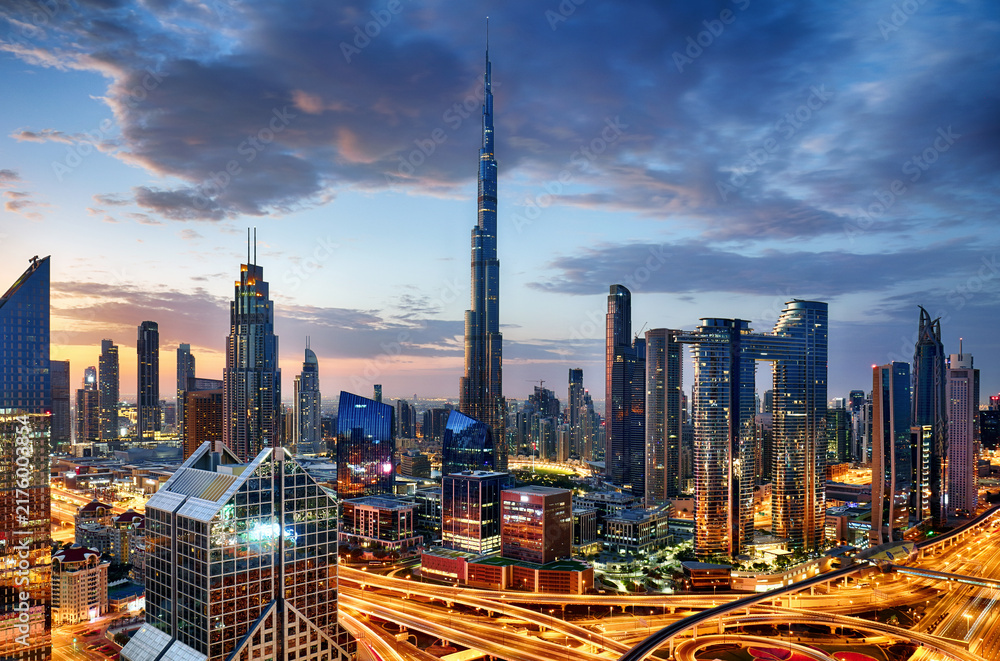Obraz premium Dubai modern skyline architecture by night with illuminated skyscrapers, United Arab Emirates