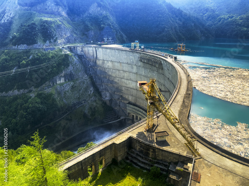 Foto The Enguri Dam - a hydroelectric dam on the Enguri River in Georgia