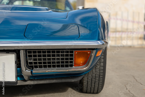Cuadro en lienzo Front Detail of a Classic American Sports Car with Chrome Bumper, Vintage Muscle Car Close-up