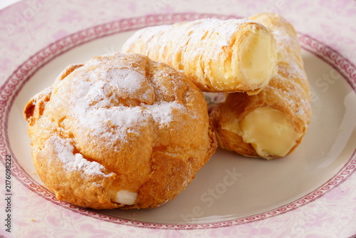 Obraz na plátně シュークリームとコルネ