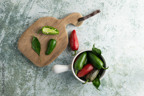 Obraz na plátne Green and red jalapeno chili peppers in a white bowl