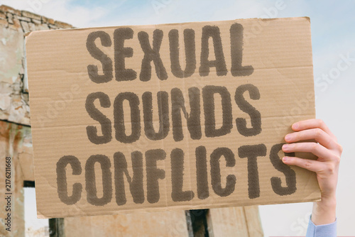 Cuadro en lienzo "Sexual sounds conflicts" Sexual sounds spark apartment conflicts