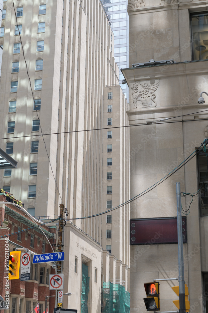 Obraz premium looking south on Bay St from Adelaide St W to the historic Bank of Nova Scotia at the northeast corner of King W, Toronto Financial District