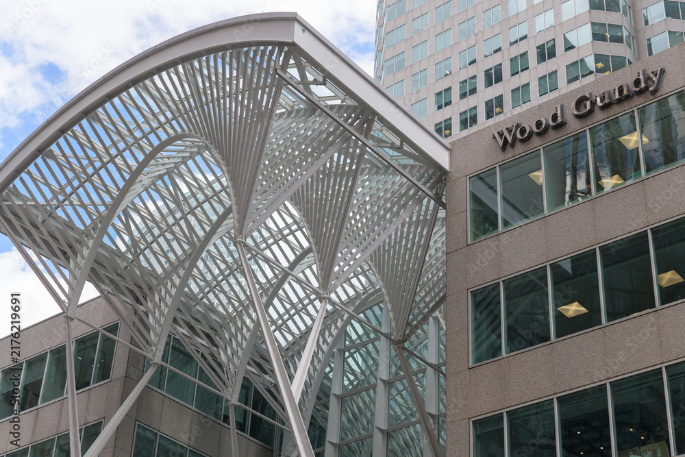 Obraz premium Brookfield Place (formerly BCE Place) Allen Lambert Galleria designed by Santiago Calatrava and corporate office of CIBC Wood Gundy at 181 Bay St, Toronto
