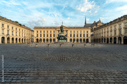 Cuadro en lienzo Place Saint-Epvre Square and Statue of Rene II in Nancy France