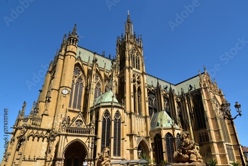 La façade sud de la cathédrale Saint-Etienne de Metz