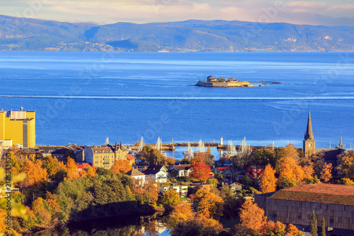 Konstfotografi trondheim fjord and the island Munkholmen in the autumn