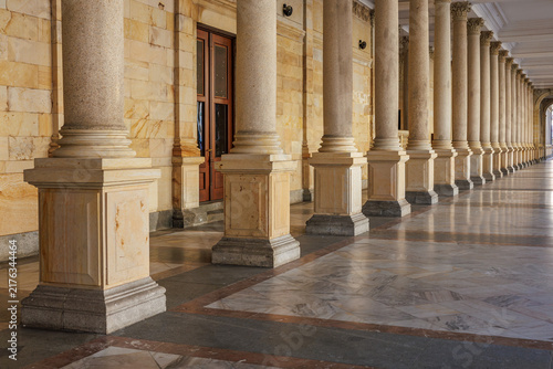 Bild auf Leinwand Majestic stone colonnade in historic architectural setting