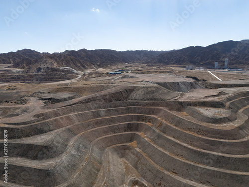 Foto open pit mine stepped excavation site in jinchang gansu