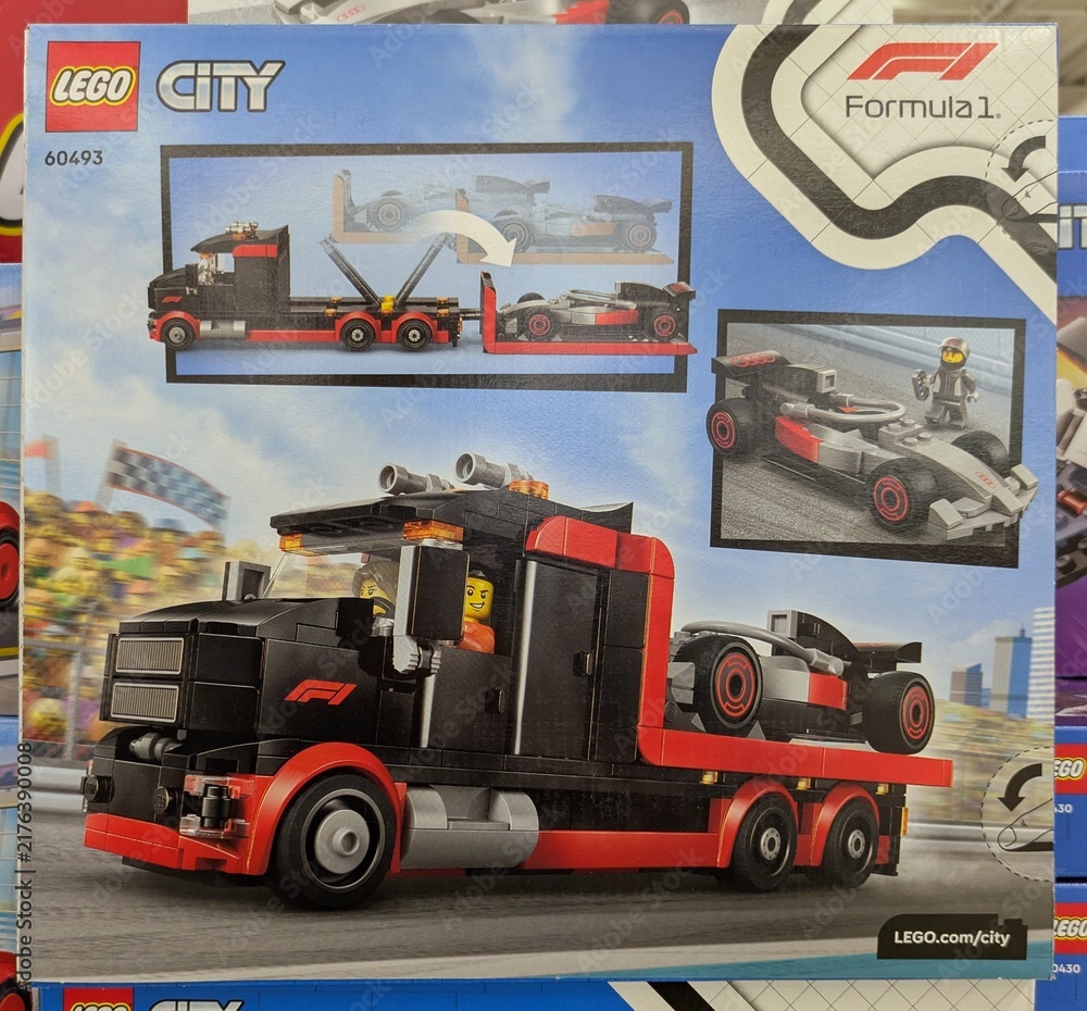 Obraz premium Caja de construcción de Lego Fórmula 1, con un camión de transporte de coches de Fórmula 1, en una tienda Carrefour, Madrid, España, 18 de junio de 2026