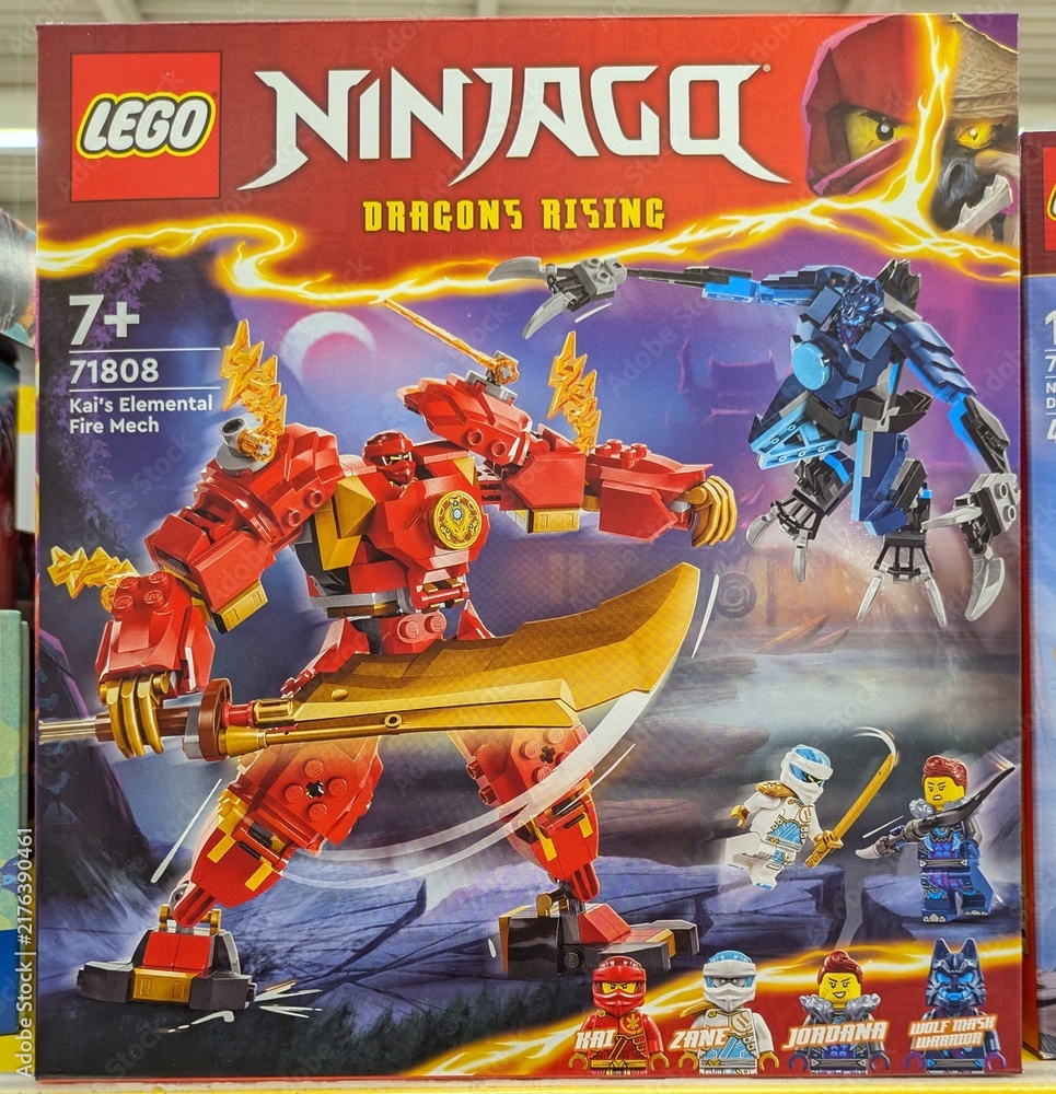 Fototapeta premium Caja de construcción de Lego Ninjago Dragons Rising, Kai's Elemental Fire Mech, en una tienda Carrefour, Madrid, España, 18 de junio de 2026