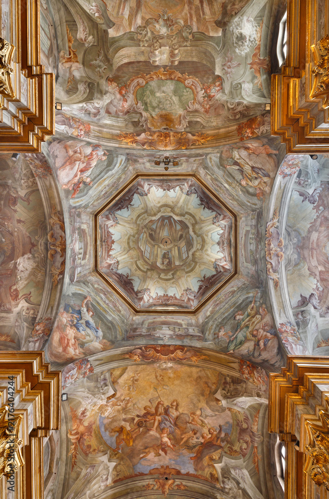 Fototapeta premium VERCELLI, ITALY - JANUARY 16, 2026: The baroque fresco in the cupola and ceiling Glory of St. Cristophorus in the church Chiesa di San Cristoforo by Francesco Maria Bianchi from 18. cent.