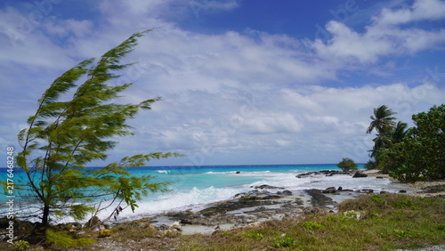 Obraz na płótnie A scenic daytime view of PK9 Beach in Fakarava, French Polynesia, featuring a na