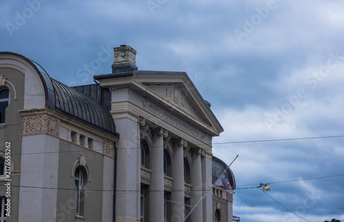 Foto Classical building with columns and pediment, Norway