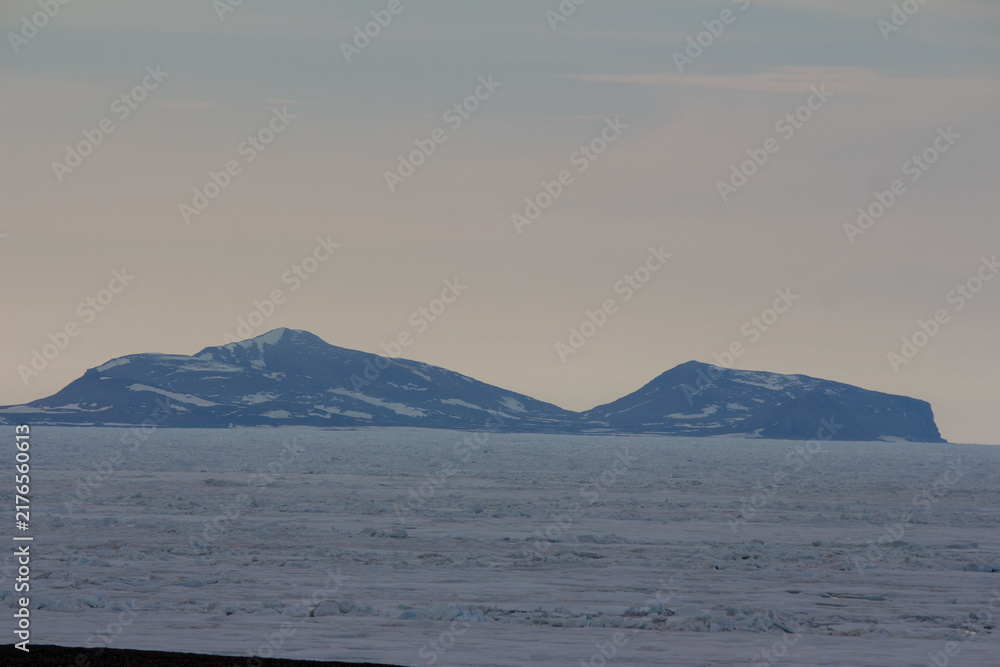 Fototapeta premium Canada's High Arctic Landscape