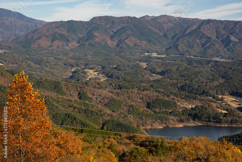 Quadro su tela 恵那市の阿木川ダム周辺から望む秋の風景