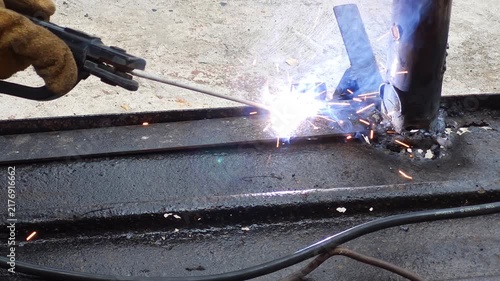 Electric Arc Spot Welding Recycled Iron Metal Frame