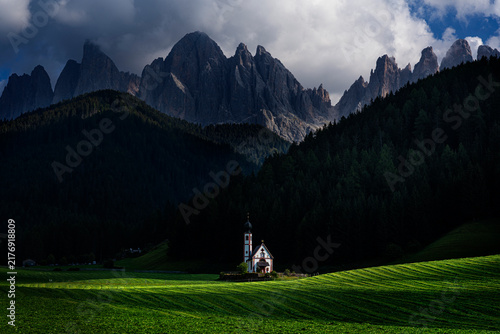 Fotografie Santa Maddalena village in Val di Funes beneath the Odle mountains, Dolomites, S