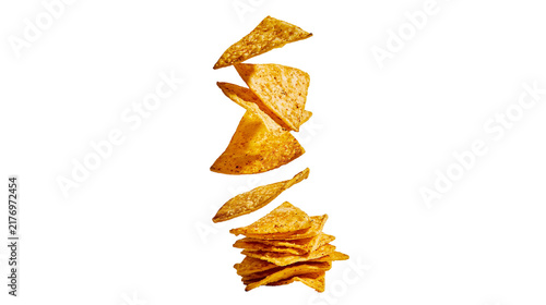 Fotografía Stacked and falling crispy golden corn tortilla chips