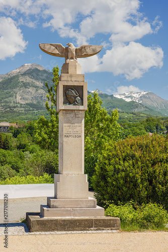 Obraz na płótnie Column with Napoleon's sign the eagle with spread wings in Saint-Bonnet-en-Champ