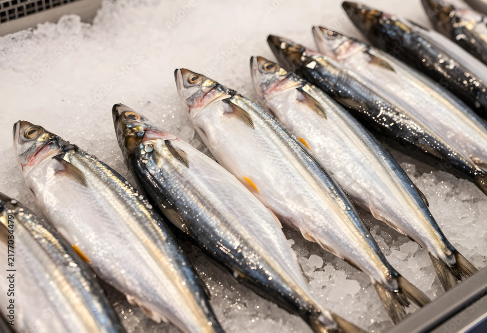 Obraz premium Fresh seafood and sustainable fishing, raw mackerel fish arranged on crushed ice in a supermarket display case for healthy nutrition and food retail