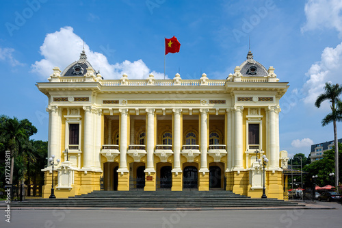 Cuadro en lienzo A view of the Hanoi Opera House in Vietnam, located on August Revolution Square