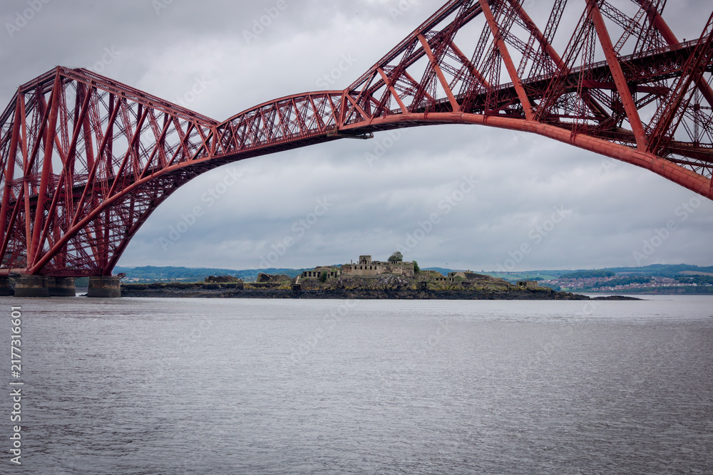 Fototapeta premium The Forth Rail Bridge in Edinburgh, Scotland