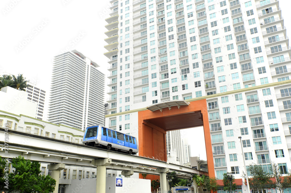 Obraz premium Metrorail, colloquially called the Metro, is the heavy rail rapid transit system of Miami and Miami-Dade County in state of Florida United States of America
