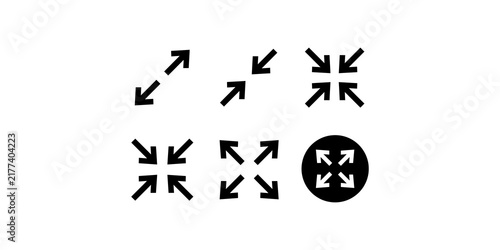 Foto Arrow icons expanding contracting and directional set for full screen zoom and navigation purposes in applications