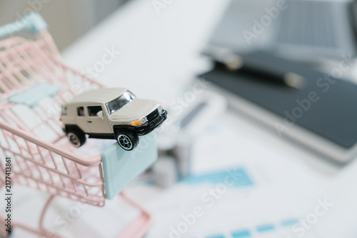 Fotografía Miniature car, shopping cart, vehicle, toy, business, finance, investment concep