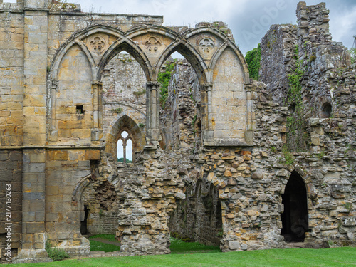 Detailansicht Easby Abbey mit schönen Fensterbögen