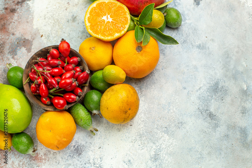 Konstfotografi top view fresh fruits different mellow fruits on white background tree tasty pho