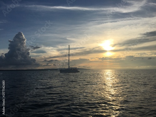 Obraz na płótnie 夕暮れ時の海と海岸