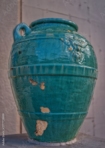 Bild auf Leinwand Vintage Chipped  and Cracked Blue Water Vase.