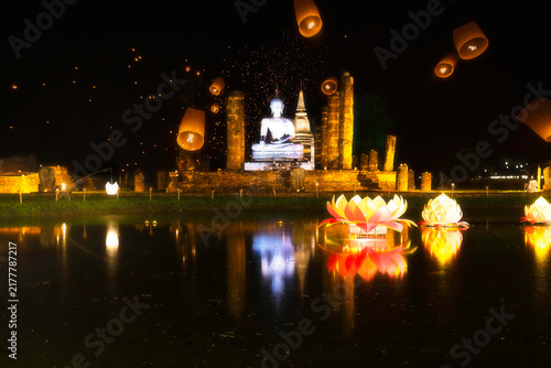 Фотография Loy Khrathong festival in Sukhothai historical park, Thailand