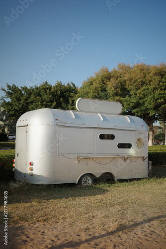 Cuadro en lienzo White retro mobile food truck on the grass in Xiamen