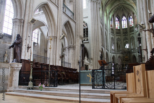 Foto collegiate church (notre-dame-et-saint-laurent) in eu in normany in france